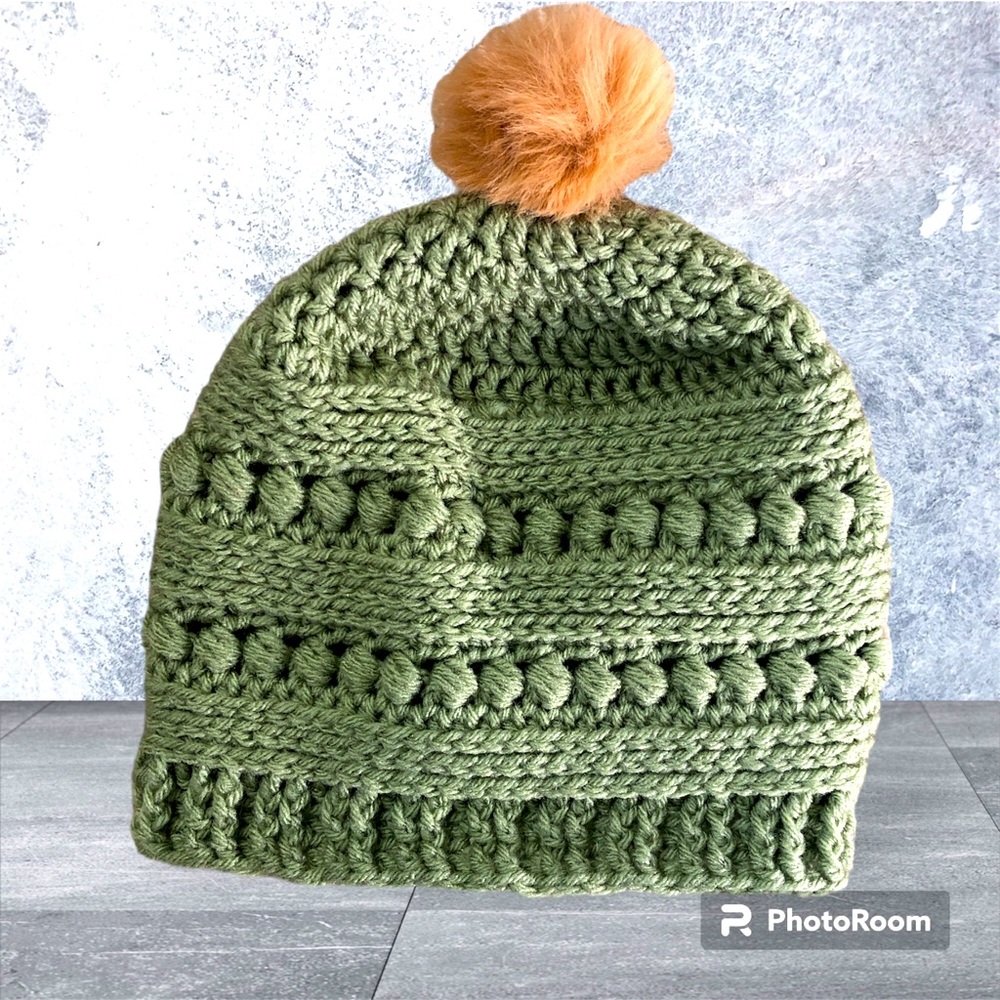 Handmade hat with pompom by me